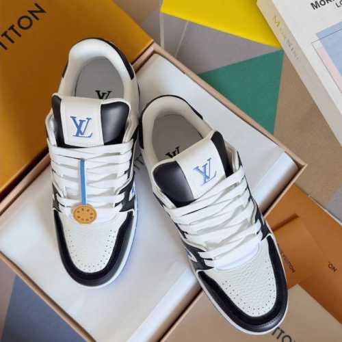 顶级版本：情侣款 LV TARINE路易威登 驴牌 L家 情侣款 休闲 运动鞋 滑板鞋 原版购入开发 做货 本款 LV Trainer 运动鞋取材粒面牛皮革，缤