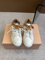 350Miumiu 缪缪 25Ss 春夏新款 小白鞋休闲运动鞋 Miumiu最新爆款 前卫大胆的设计 Miu Miu风格融于此款厚底帆布运动鞋的简约线条 别致徽