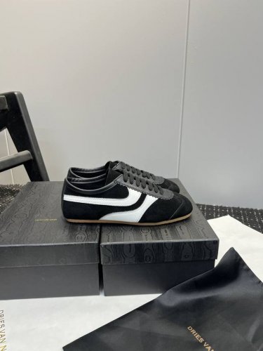 橙子出厂价p dvn 德训鞋 阿甘鞋 复古休闲鞋 情侣款 dries Van Noten 春夏系列 设计师通过改造 扭曲和颠覆经典元素 打造出实用而富有设计感实