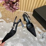 SAINT LAURE* ysl 圣罗兰高跟鞋 经典澳钻。方头猫跟设计 简约不简单 优雅极致 精美女人的必备单品 鞋面：定制真丝布 内里：进口羊皮 大底：进口真