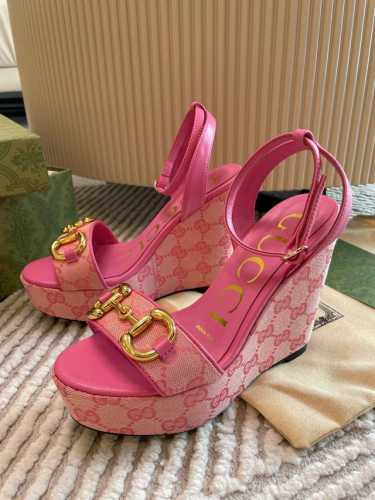 Gucci 古奇 2024ss新款凉鞋，每个细节皆经过精心细致打造 面料：牛皮 品牌双G布艺 内里：高端定制羊皮 大底：意大利进口真皮大底 尺码：35-40 跟