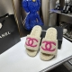橙子出厂价 CHANEL 香奈儿 秋冬新款 双C毛毛拖鞋 秋冬宝藏时髦单品 定制加厚双层高密毛毛 纯手工缝合 穿上她可爱温暖大牌感面面俱到 经典中的经典 材质：
