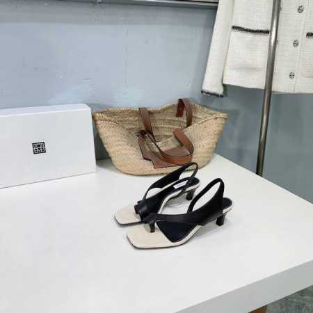 高品质出厂350！小众潮牌Toteme25春夏极简猫跟夹脚凉鞋！ 早春现货发售！太有特点啦！带有复古的味道 配上喇叭裤瞬间品味拉满 原版购入同步官网发售 对于T - 点击图像关闭