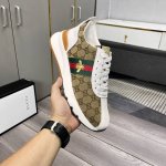 出厂价 古奇最新款休闲男鞋 休闲时尚爆款， 版型简洁大气， 面料采用进口牛皮配布，羊皮内里，原版耐磨橡胶大底，独家新款，实物拍摄，五色可选，码数：38-44，
