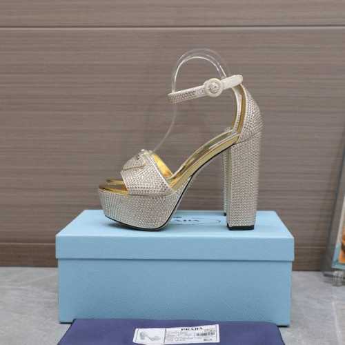 prada 普拉达2025Ss最新走秀时装真丝满钻高跟鞋 原版购入、细节对照原版！顶级品质！ 精确到1：1 轻奢而不累脚、上脚可随意搭配春夏的服饰、更加彰显质感