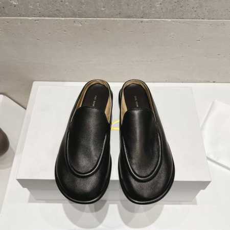 出厂 独家顶级 The row ss24 new arrival～ THE ROW 24款玛丽珍鞋新品，极致简约但调性十足！ 小羊皮材质，软糯舒适！真皮注塑大底 - 点击图像关闭