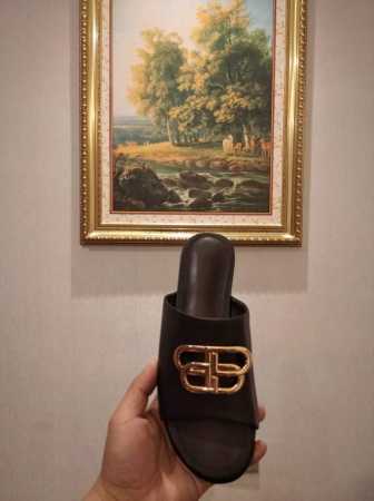 P300Balenciaga高品质早春秀场明星网红爆款，鞋面小牛皮。内里顶级混种羊皮，意大利进口A级真皮注塑大底，楦型经过两个月的打磨穿着舒适，正码不偏 正码3 - 点击图像关闭