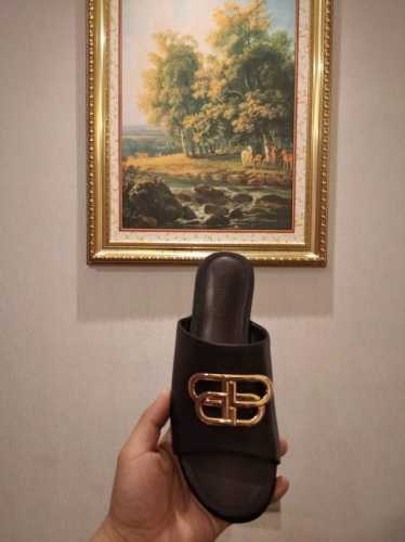 P300Balenciaga高品质早春秀场明星网红爆款，鞋面小牛皮。内里顶级混种羊皮，意大利进口A级真皮注塑大底，楦型经过两个月的打磨穿着舒适，正码不偏 正码3