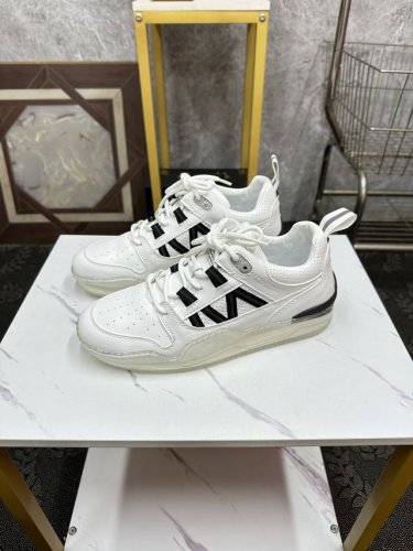 Moncler 休闲运动鞋，头层牛皮搭进口网布面料柔软舒适透气 一脚蹬设计理念合脚大气 真头层羊皮内里透气 橡胶大底耐磨防滑舒适度非常不错size:38-46