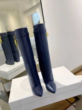专柜正品级定制版本 GIVENCHY 新款高跟长靴，市面最高版本 纪梵希 锁扣 风靡整个时尚圈 原版开发鞋型超级正 最高还原度鞋型 包裹性非常好 显瘦 显高级 - 点击图像关闭