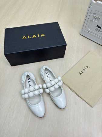 包扣 玛丽珍系列平底 单鞋 平底Alaia 拖鞋来自巴黎 一见倾心 白色 牛油皮高级 经典 阿莱娅还有另外性感的一面 配上不同款式，不同风格都能轻松驾驭，无论牛 - 点击图像关闭