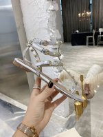 工厂p价p 顶级高端版本 valentino华伦天奴铆钉经典凉鞋 鞋面混种羊皮 内里垫脚混种羊皮 意大利黄牛皮大底纹路清晰与专柜一致 码数35-39 40.41
