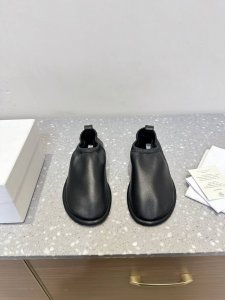 The Row 小众潮牌 25Ss春夏新款 松紧 芭蕾舞奶奶鞋 单鞋 据说这是本年度最美丽的芭蕾舞 奶奶鞋，法式优雅气质在线、高级又时髦，可盐可甜，文艺又气质！