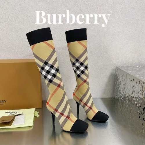 工厂价 BURBERRY巴宝莉，英国奢侈品牌，典藏米色，原版1:1复制，贴身弹力针织式及膝靴，设计方形靴头，装饰品牌标志格 靴面：92%聚酯纤维，8%弹性纤维，