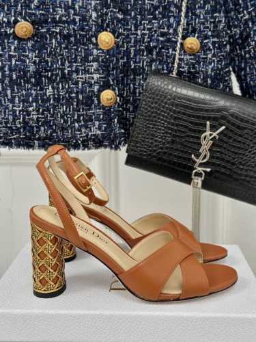厂价 Dior 迪奥24S春夏新品 交叉圆跟凉鞋 鞋面采用进口小牛皮 内里垫脚均为羊皮 意大利进口牛皮大底 跟高：4cm 8cm 码数：35-39 40 41