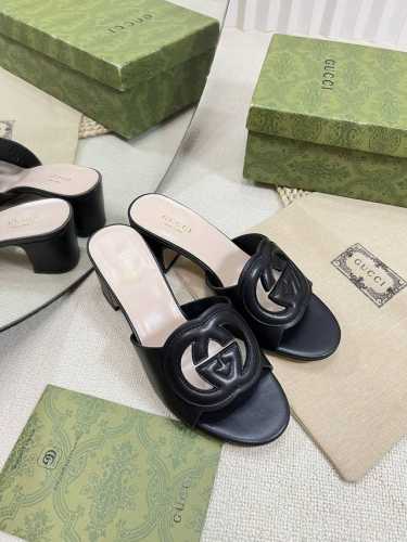 380顶级版本Gucci 24S春夏新品Gucci每个细节皆经过精心细致打造，可与Zg对比如一，无二品质！ 品牌运用缤纷的色彩搭配，呈现出逸趣横生的成衣，鞋履和