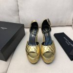 全新爆款菱格设计 高版本顶级品质 Ysl 专柜爆款超高跟防水台凉鞋 鱼嘴鞋头设计 好穿 大气 显贵族气息 面料：进口羊京 垫脚：进口羊皮 大底：意大利真皮大底