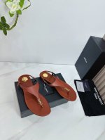 出厂 Saint Laurent圣罗兰25Ss 超火的凉鞋 单鞋专柜同步上新 各大明星网红纷纷上脚 款式时髦百搭 简约又高级 把优雅做到极致 上脚女神范爆棚 1
