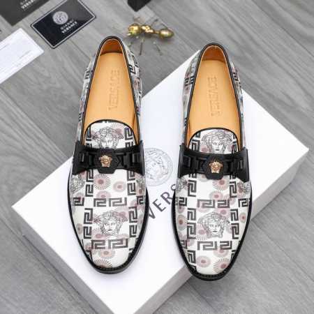 商品商标：Versace 范思哲 休闲套脚皮鞋 正码码数 38-44 45.46.47订做不退换 商品材料：精选牛皮印花鞋面 牛皮内里 原版大底 - 点击图像关闭