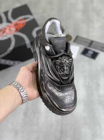 出厂价 实价 Versace 范思哲 正品代购级别，进口原版料，进口原版透气网布面料，拼接牛皮面，进口透气网布内里，时尚滴胶logo胶片搭配，印花图案垫脚，运动 - 点击图像关闭