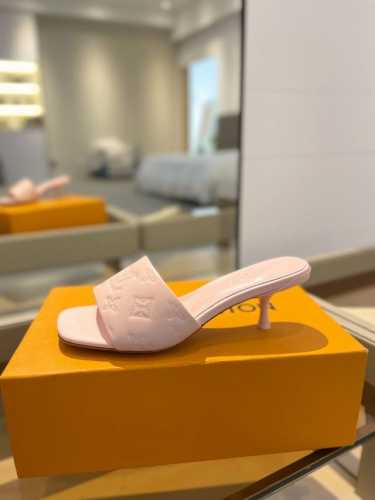 价格 代购级 、Louis Vuitton 款官网系列！完美楦型、Lv最新压花电绣纹工艺、更显优雅气质、上脚舒适好看、女人味十足、时尚百搭、新原版倒模楦型，极致
