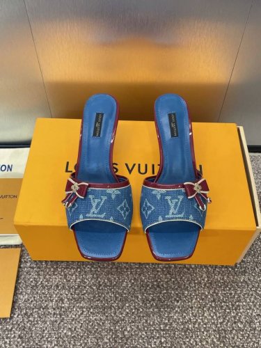 louis Vuitton 2025春夏新款猫跟蝴蝶结果冻色女鞋 Lv 字母Logo五金扣方头拼色凉拖鞋 材质 鞋面进口环保透气老花皮+水染羊皮内里+意大利真皮