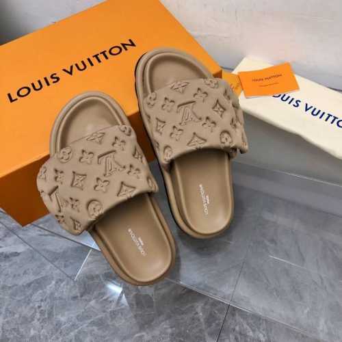 2025- L Vuitt 春夏最新款凉拖 Pool Pillow Comfort 必入系列！2025火爆发售、高级慵懒风 百看不厌款、时尚度拉满！细节用心感受
