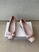 Christian Louboutin 春夏新款红底鞋 姐妹们这次分享的是他家好穿的系列 2025 春夏新款红底鞋实物美到炸裂头 本季设计大胆又性感 上脚直接腿