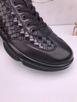 prad* 编织皮 气垫底 高品质男鞋 进口编织手抓水牛皮 皮质柔软坚韧富有弹性 久穿不累 色泽均匀自然 不易褪色 全包羊皮内里 气垫底 防滑平底 质地轻盈 高
