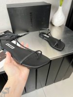 高品质出厂 真皮大底 橡胶大底290 平底小众潮牌网红款 Jil Sander 2025吉尔 桑达早春凉鞋系列！春夏最新爆款时髦平底方头带子凉鞋 这款真的绝了