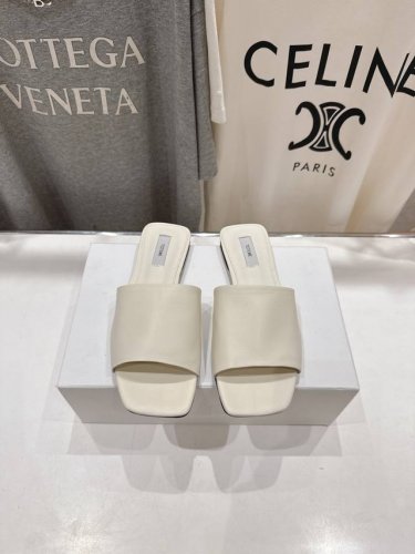 高版本出厂 小众潮物Toteme 2025Ss新款平底拖鞋！正品购入打版开发.#.版型绝美～ 不挑任何腿型#绝对是今年最佳之作 ！ 一定要Get到的美～上脚舒适