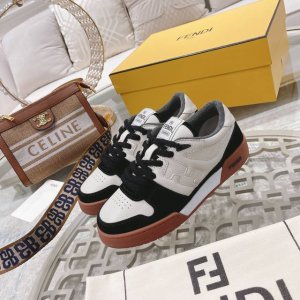 冲量价: 顶级版本Fendi Match 2630新款运动板鞋 ，由Kim Jones倾情打造的一款运动鞋，采用皮革和反绒皮制成完美再现复古风格，整体鞋型设计简