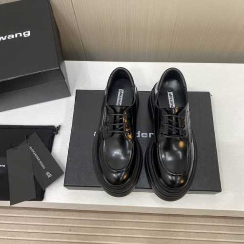 出厂价 Alexander Wang 亚力山大 王秋冬最新走秀爆款系列 今年最值得入手的靴子 没有之一！超多网红明星上脚 厚底设计，不仅增添了高度，更赋予你强大