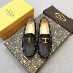 Tods 经典豆豆鞋女鞋 官网同步 鞋面牛皮粒纹水染牛皮里 上脚舒适 高端细节做工。 黑色，尺码35-40。。。