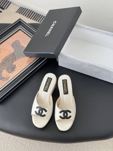 chanel 25P新款双C拖鞋 春夏新款，高版本高品质。 鞋面牛皮，垫脚羊皮，原版大底。 Size:35-39 其他码数定做