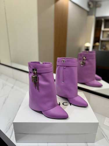 专柜正品级定制版本 GIVENCHY0 新款高跟长靴，市面最高版本 纪梵希 锁扣 风靡整个时尚圈 原版开发鞋型超级正 最高还原度鞋型 包裹性非常好 显瘦 显高级