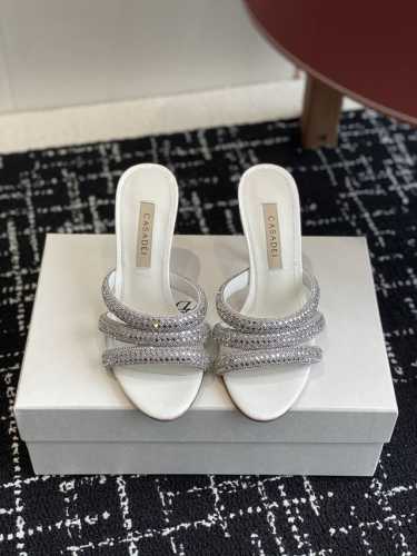 代购级380 Casadei 25Wf早春新品 水钻高跟拖鞋 哪个女人能拒绝如此美艳的高跟鞋 高跟搭配闪耀的水钻 高级又性感！ 无论日常出行还是宴会邀约 它无与
