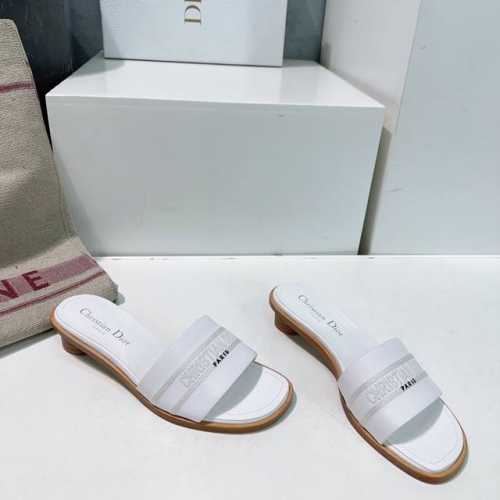 高品质出厂 ！顶级品质Dior迪奥 D-Lane25春夏新款一字刺绣圆跟拖鞋！这款 D-Lane 凉拖彰显经典风格。电绣经典Christian Dior Par