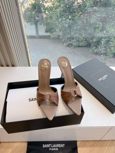 G288顶级品质Saint Laurent 圣罗兰Lee金属钻链条尖头高跟鞋Ysl姐姐的美丽尤物高跟鞋 又是人间圣罗兰 Rose同款的高跟鞋化很好修饰脚型，奢华