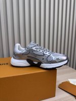 lv 路易威登L家 驴牌 最新Olympia系列 情侣款 银角大王 休闲 运动鞋 跑鞋 本款 Lv Olympia 运动鞋融合网格面料与金属质感合成皮革等科技面