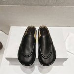 出厂 独家顶级 The row ss24 new arrival～ THE ROW 24款玛丽珍鞋新品，极致简约但调性十足！ 小羊皮材质，软糯舒适！真皮注塑大底