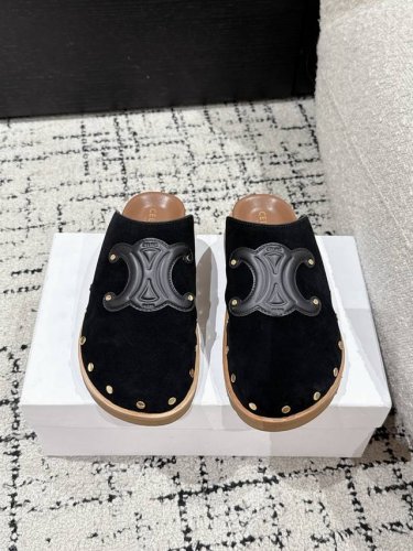 celine 赛琳25 春夏新款 凯旋门 柳钉 勃肯 包头拖 法式咖色 像是左岸咖啡馆的暖调 经典又迷人 轻松适配各种夏日Look 翻毛皮质感独特 光脚穿 细腻