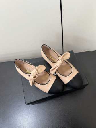 半拖 单鞋10Chanel 小香25A新品蝴蝶结平底单鞋半拖原版1:1复刻 经典中的经典 无论搭配裤装还是裙装都是完美 小圆头的设计很好的修饰脚型 小仙女们必备 - 点击图像关闭