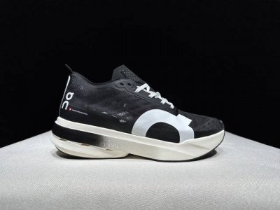 顶级版本On 昂跑Cloudspike Amplius昂跑男女缓震耐磨专业马拉松公路跑鞋。 On 昂跑Cloudspike Amplius最新款跑鞋，采用全新设