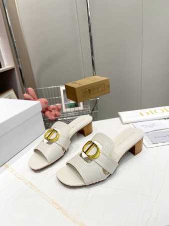 工厂p价 女装女鞋 运动原单 Dior迪奥 最新款上线 鞋面饰金属 Cd 标志突显版型 经典优雅的设计可与各式造型 非常极致完美的搭配 这个夏天不容错过的百搭单 - 点击图像关闭