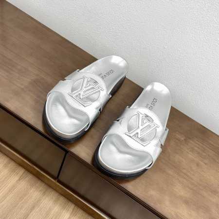 420 顶级版本Louis Vuitton 路易威登 春夏最新爆款镂空字母厚底拖鞋 鞋面:牛皮 大底：Tpu橡胶真皮沿条 鞋码: 35-39 40 41定做 底 - 点击图像关闭