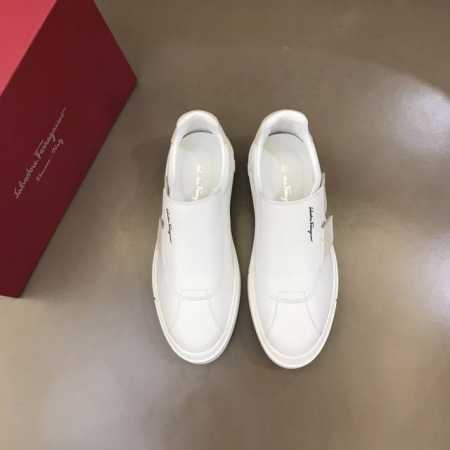Salvatore Ferraga** 高端男士低帮时尚运动鞋，这款休闲鞋结构新颖，由柔软的小牛皮制作，鞋面的撞色元素凸显大胆前卫气息，头层羊皮内里高档舒适。这 - 点击图像关闭