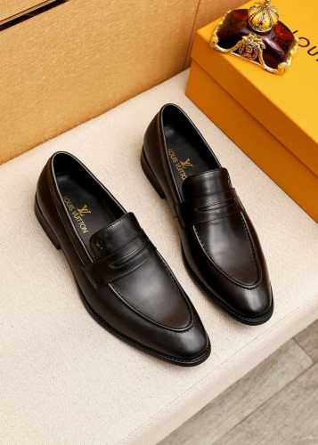 商品商标：LOUIS VUITTON 路易威登 休闲皮鞋正码码数: 39-44 38.45.46订制 商品材料：精选 进口头层牛皮压花鞋面+奢华五金扣，进口头层