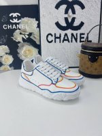 工厂价： 飞机盒alexander Mcqueen 顶级版弯底拼色 面料：哑对光版丝牛绸皮 材料全是意大进利口 Logo：都是压印logo，凹凸感高级定制版 内