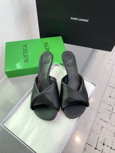 Bottega Venetabv Blink系列高跟凉拖鞋 Ins 小红书巨多网红明星上身 真的太美了高级穿着又仙女 简约时髦又有设计感而且非常非常好穿 特别是